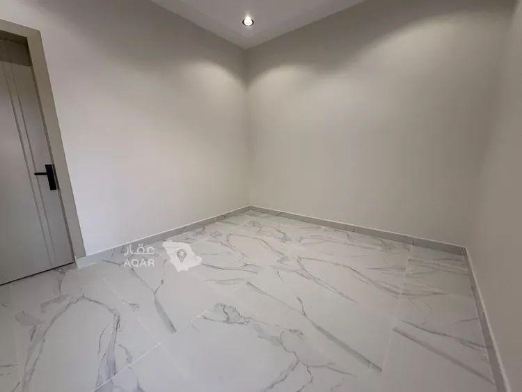 Floor for Sale in Riyadh Okaz 3