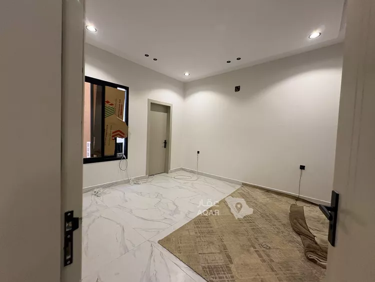 Floor for Sale in Riyadh Okaz 5