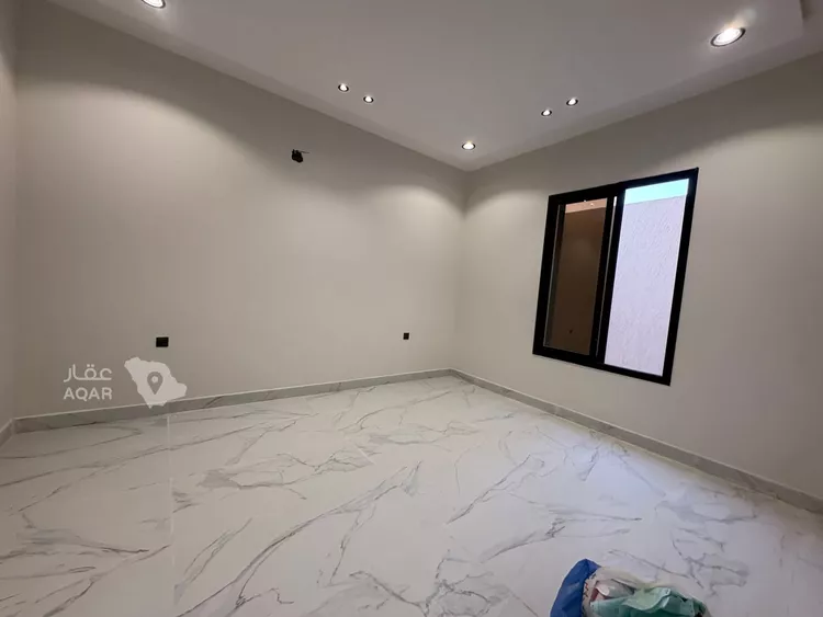 Floor for Sale in Riyadh Okaz 7