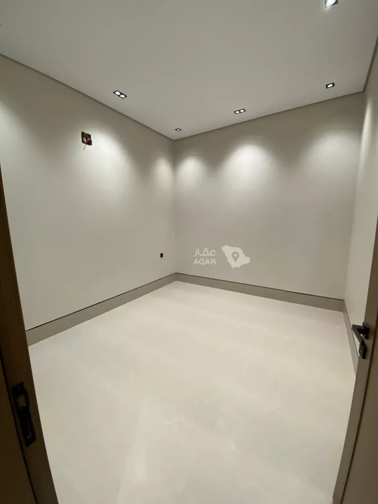 Floor for Sale in Riyadh Az Zahrah 7