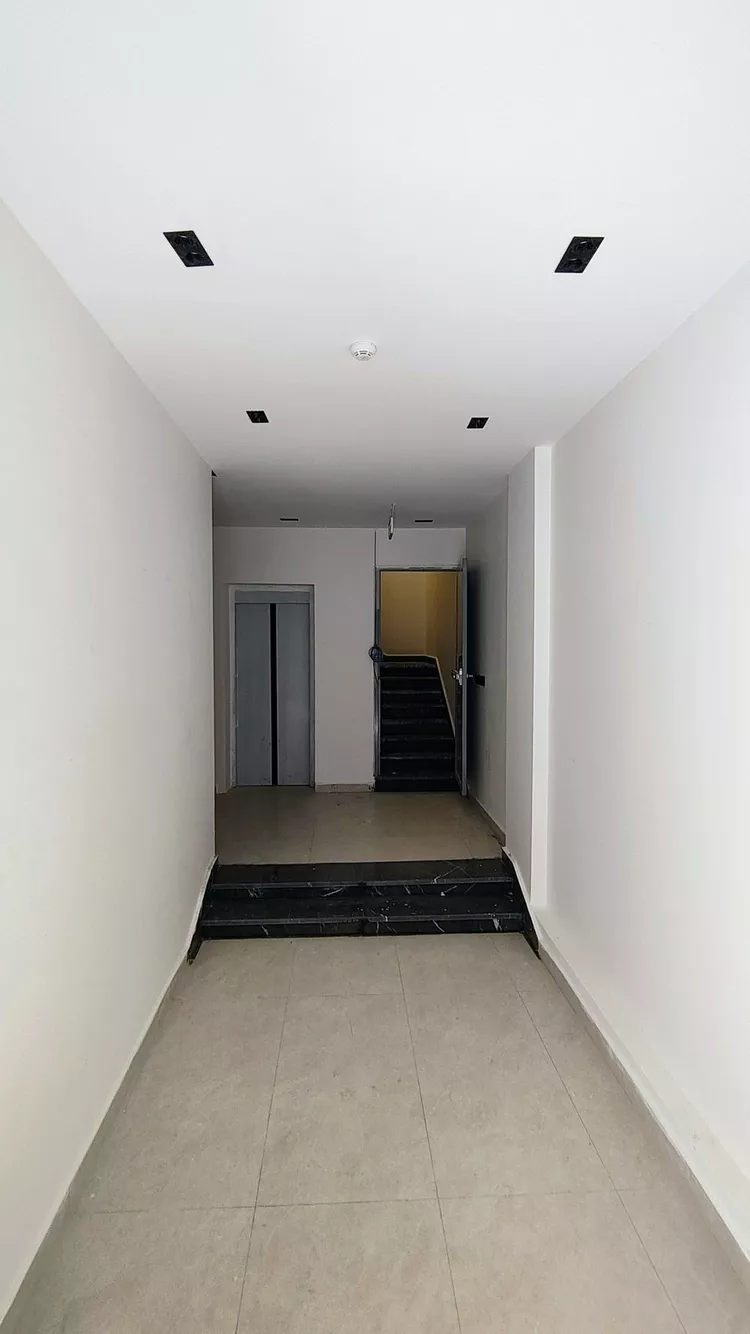 عمارة للإيجار في شارع رابغ, حي الثقبة, مدينة الخبر, المنطقة الشرقية 11