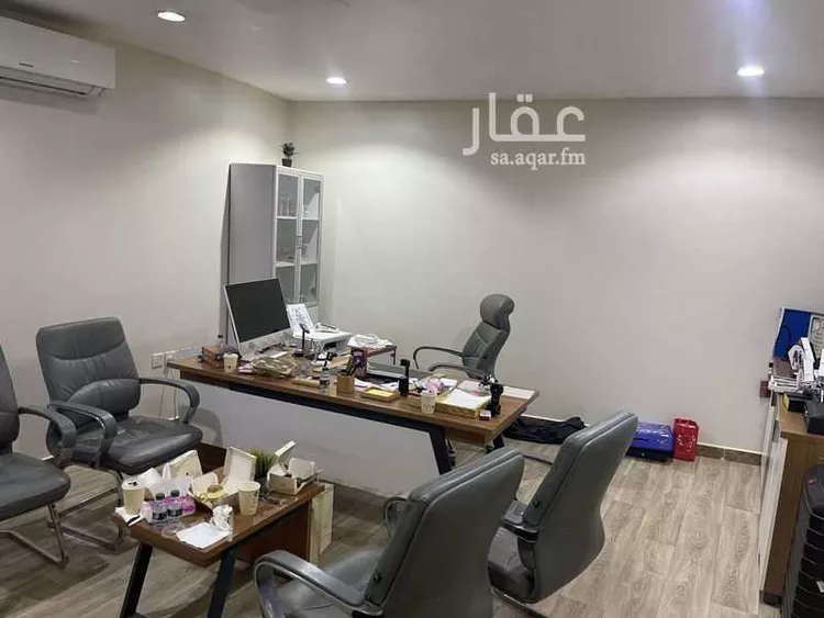 مكتب تجاري للإيجار في شارع عبدالرزاق الجيلي ، حي الملك فيصل ، الرياض ، منطقة الرياض