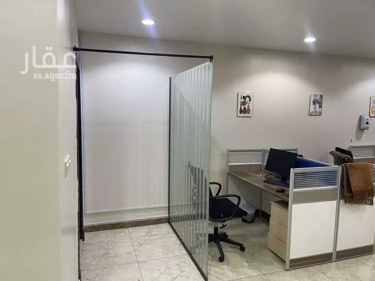 مكتب تجاري للإيجار في شارع عبدالرزاق الجيلي ، حي الملك فيصل ، الرياض ، منطقة الرياض صورة 3