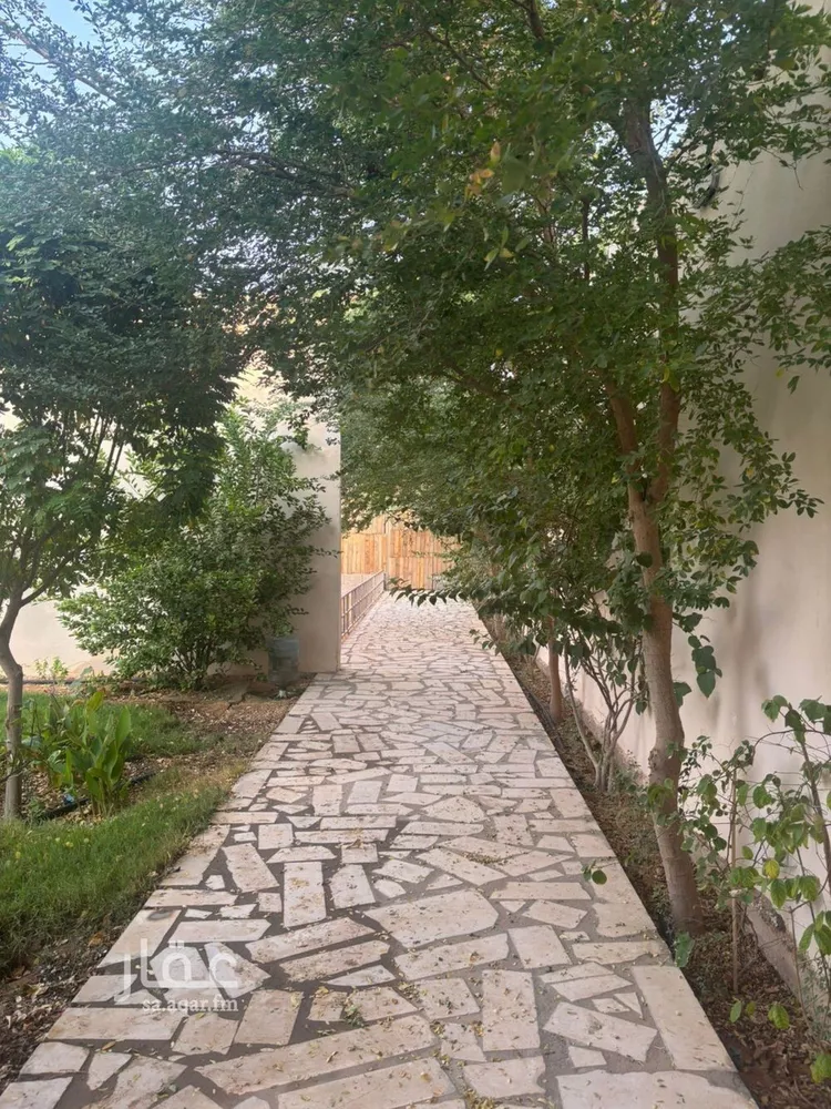 استراحة للبيع في شارع خالد بن الحويرث, حي الجامعة, مدينة ثادق, منطقة الرياض