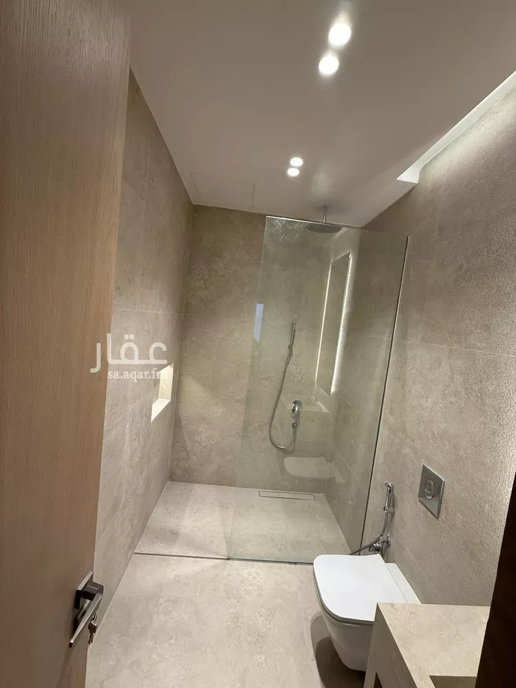 فيلا للبيع في شارع الشقيق, حي الملك سلمان, مدينة الرياض, منطقة الرياض صورة 2