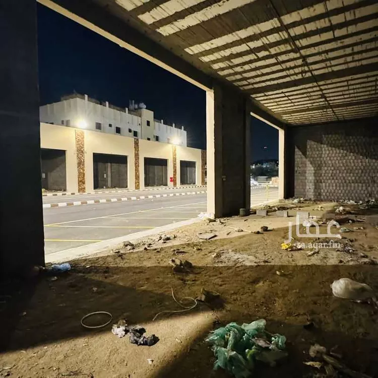 محل للإيجار في شارع جنوبا الى احد رفيده و شمالا الى خميس مشيط ، حي النزهة ، خميس مشيط ، خميس مشيط