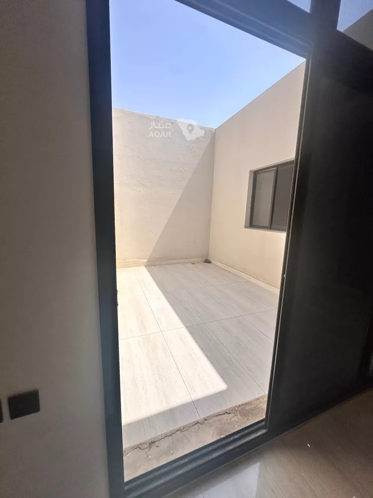 شقة للبيع في شارع السلطان قابوس بن سعيد, حي المعيزيلة, مدينة الرياض, منطقة الرياض صورة 3
