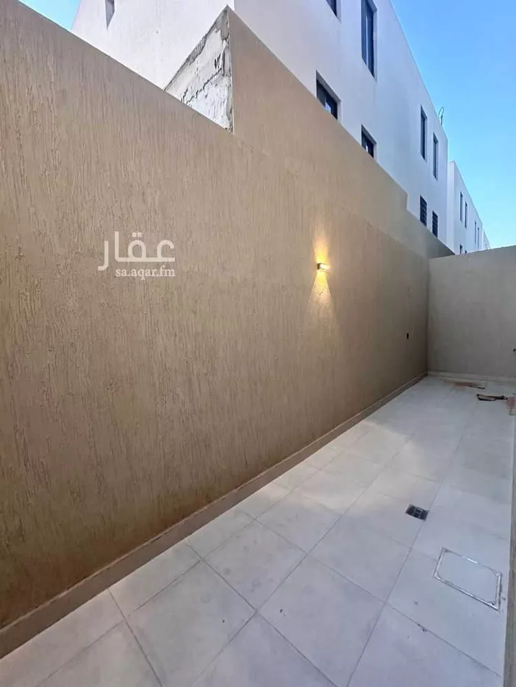 Floor for Sale in Riyadh Al Maizilah