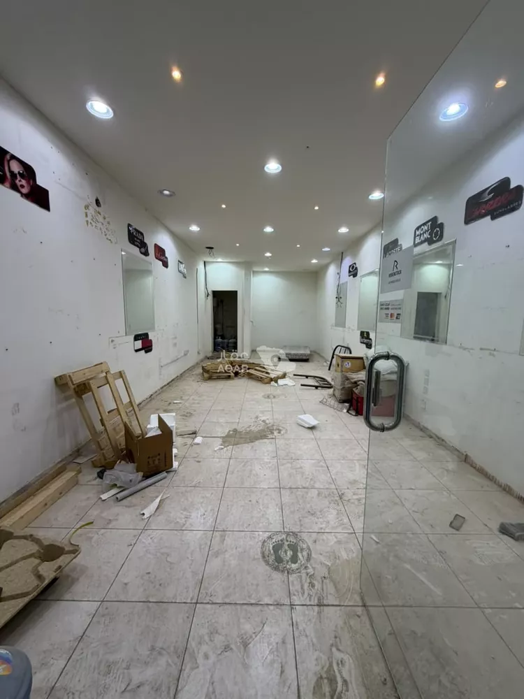 محل للإيجار في شارع الملك عبدالله ابن عبدالعزيز سعود الفرعي, حي الورود, مدينة الرياض, منطقة الرياض صورة 2
