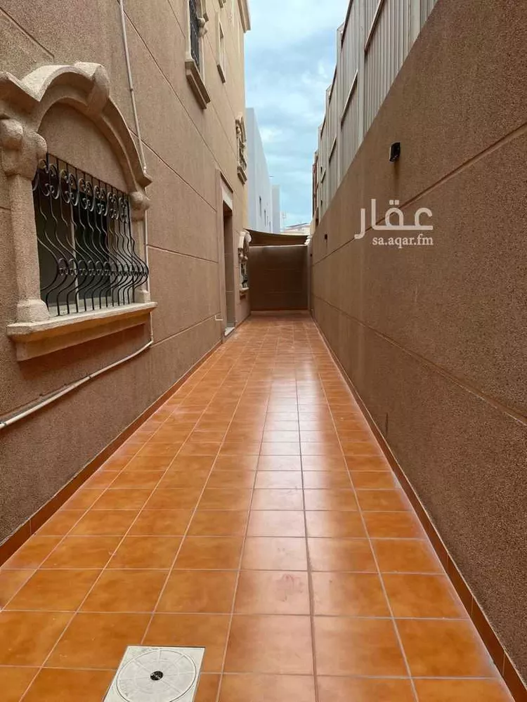فيلا للبيع في شارع العلاء الحضرمي, حي الشاطئ الشرقي, مدينة الدمام, المنطقة الشرقية صورة 2