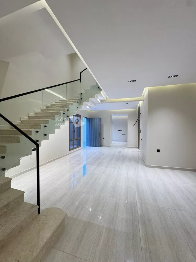 Floor for Sale in Riyadh Al Uraija Al Wusta 8