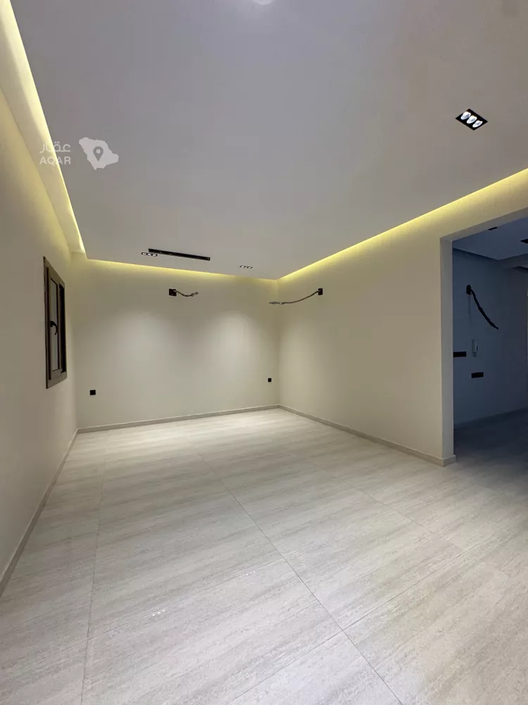 Floor for Sale in Riyadh Al Uraija Al Wusta 3