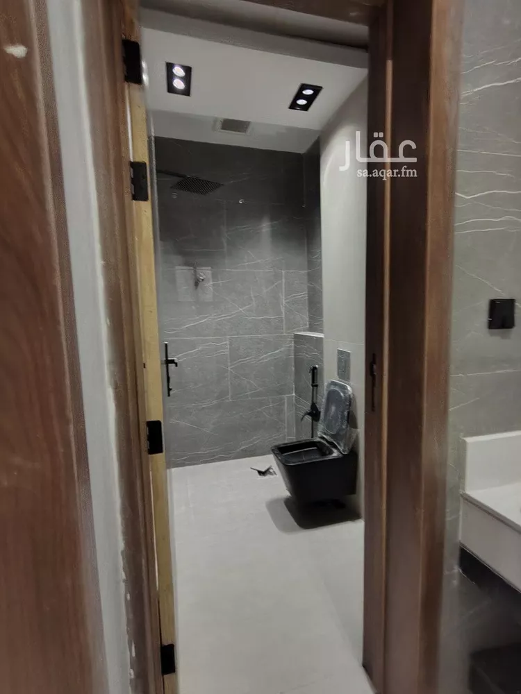 فيلا للبيع في شارع يعقوب بن أبي الفضل, حي عكاظ, مدينة الرياض, منطقة الرياض صورة 2