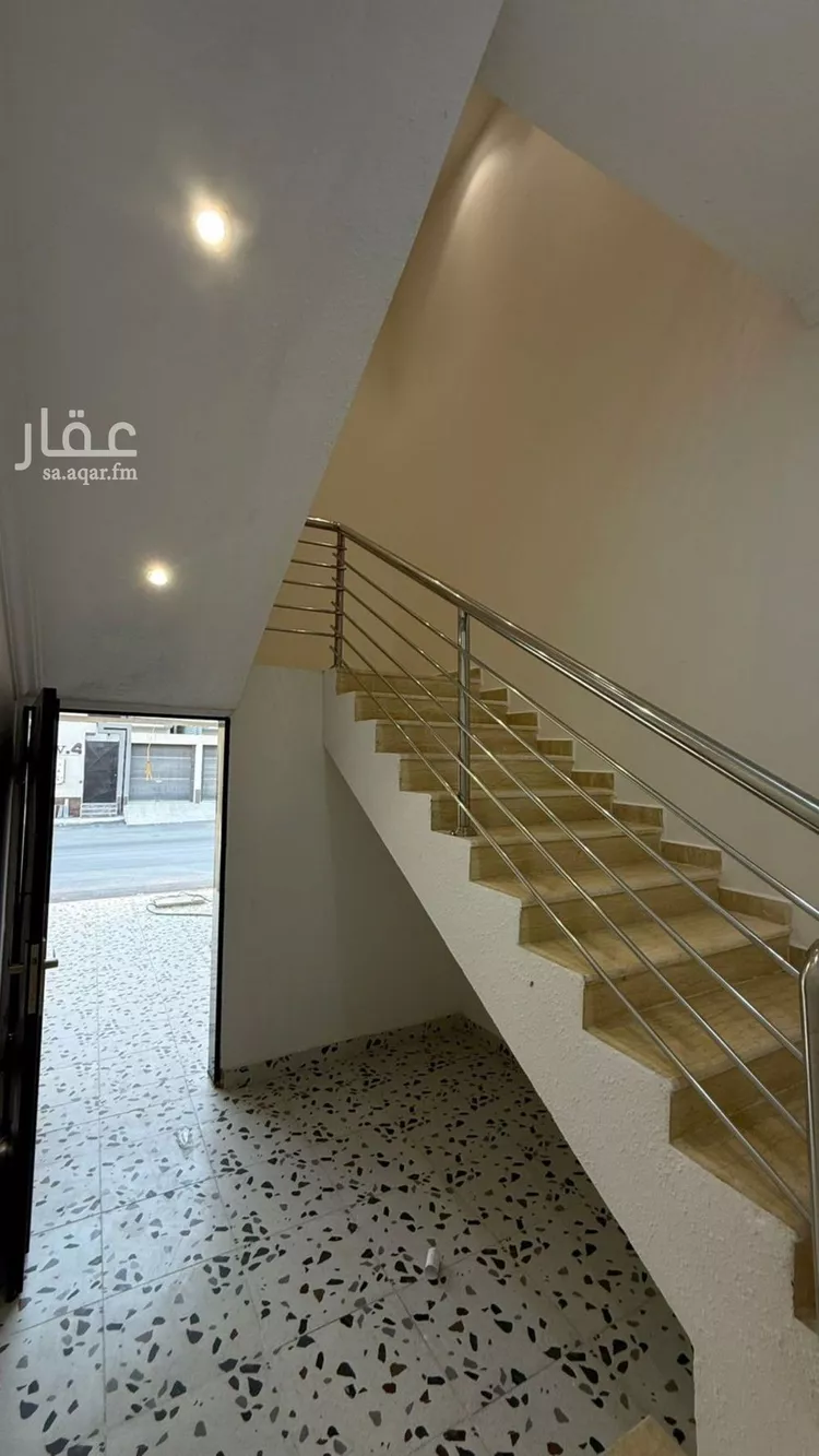 دور للبيع في شارع إسماعيل بن حماد, حي طيبة, مدينة الرياض, منطقة الرياض 9