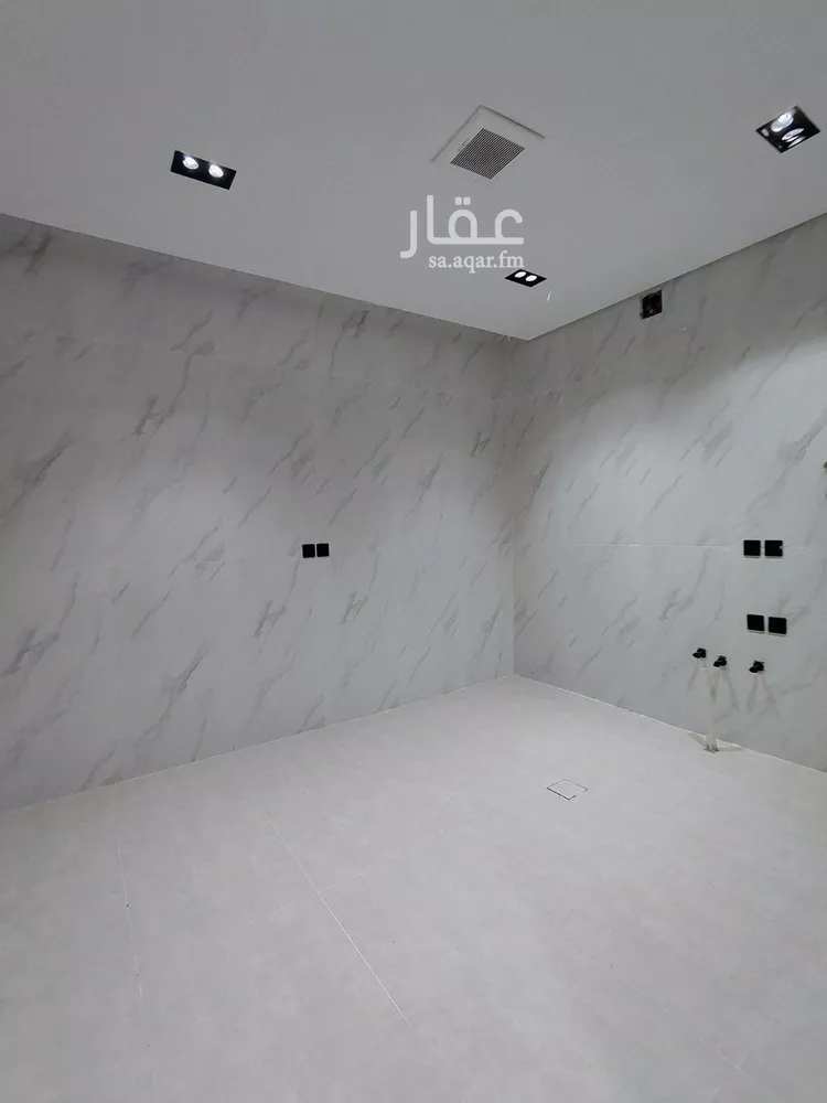 فيلا للبيع في شارع ممر42, حي عكاظ, مدينة الرياض, منطقة الرياض 8