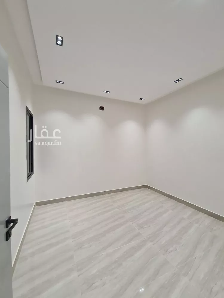 دور للبيع في شارع ابن نعيم, حي طيبة, مدينة الرياض, منطقة الرياض 11