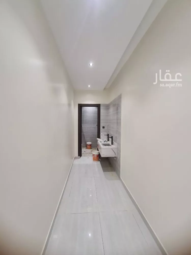 فيلا للبيع في شارع ابن المنذر, حي عكاظ, مدينة الرياض, منطقة الرياض صورة 5