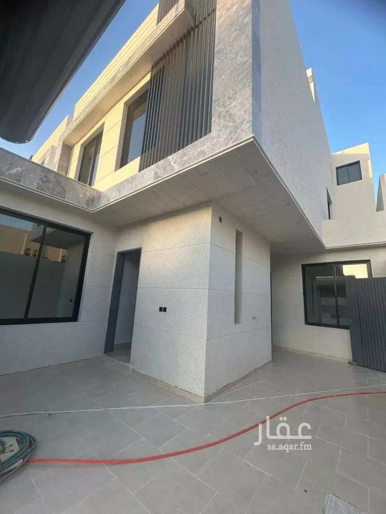 فيلا للبيع في شارع خديجة بنت خويلد, حي العريجاء الغربي, مدينة الرياض, منطقة الرياض صورة 3