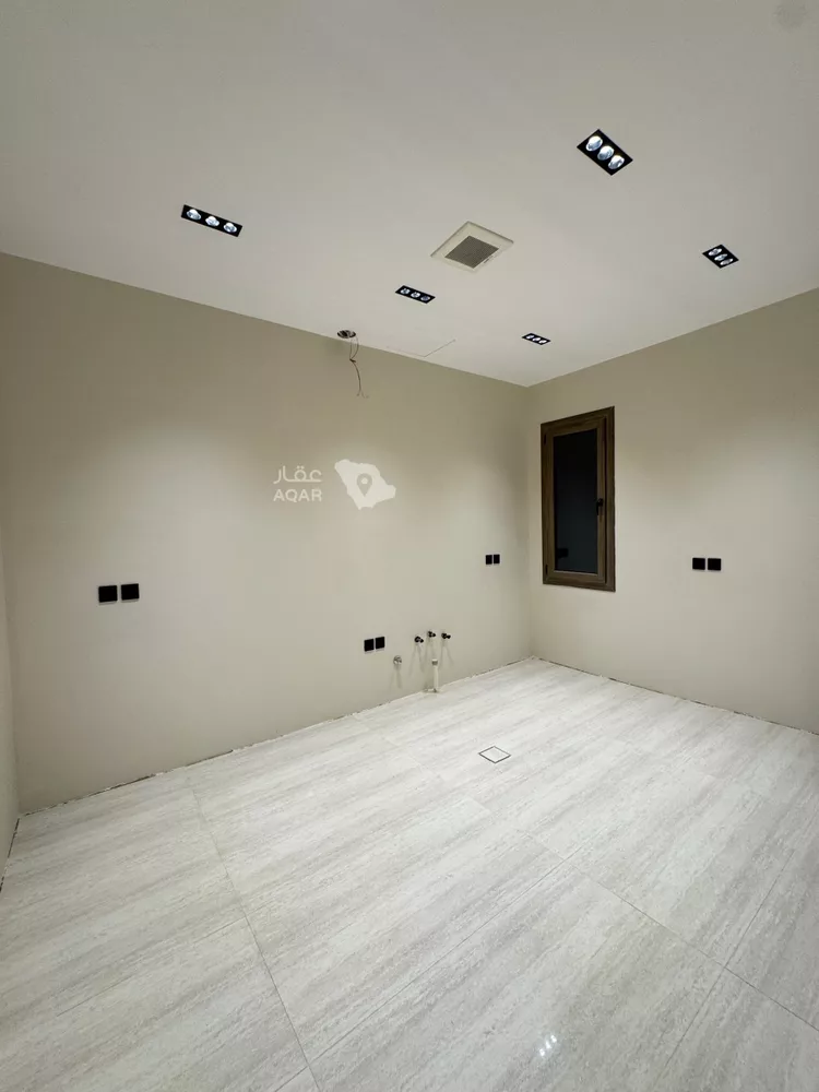 Floor for Sale in Riyadh Al Uraija Al Wusta 5