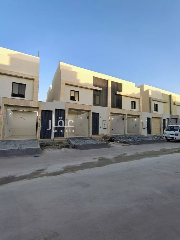 فيلا للبيع في شارع ممر42, حي عكاظ, مدينة الرياض, منطقة الرياض صورة 3