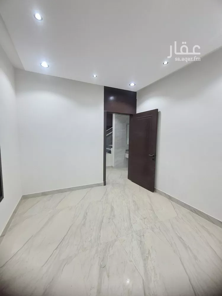 فيلا للبيع في شارع العزيزيه, حي طيبة, مدينة الرياض, منطقة الرياض صورة 5