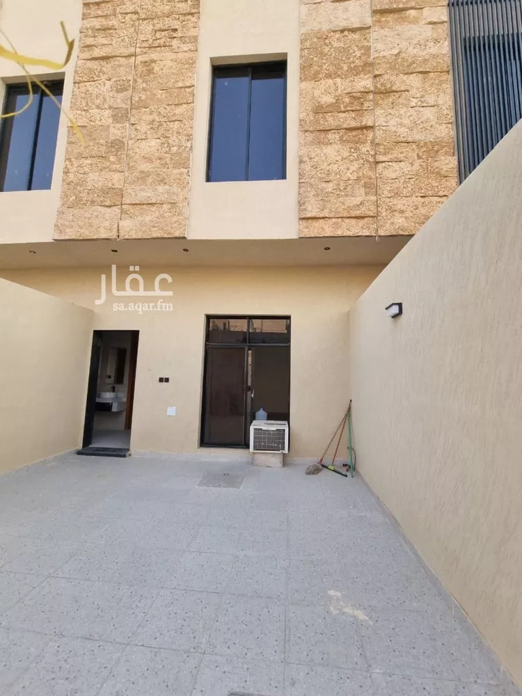 فيلا للبيع في شارع بعلبك, حي عكاظ, مدينة الرياض, منطقة الرياض