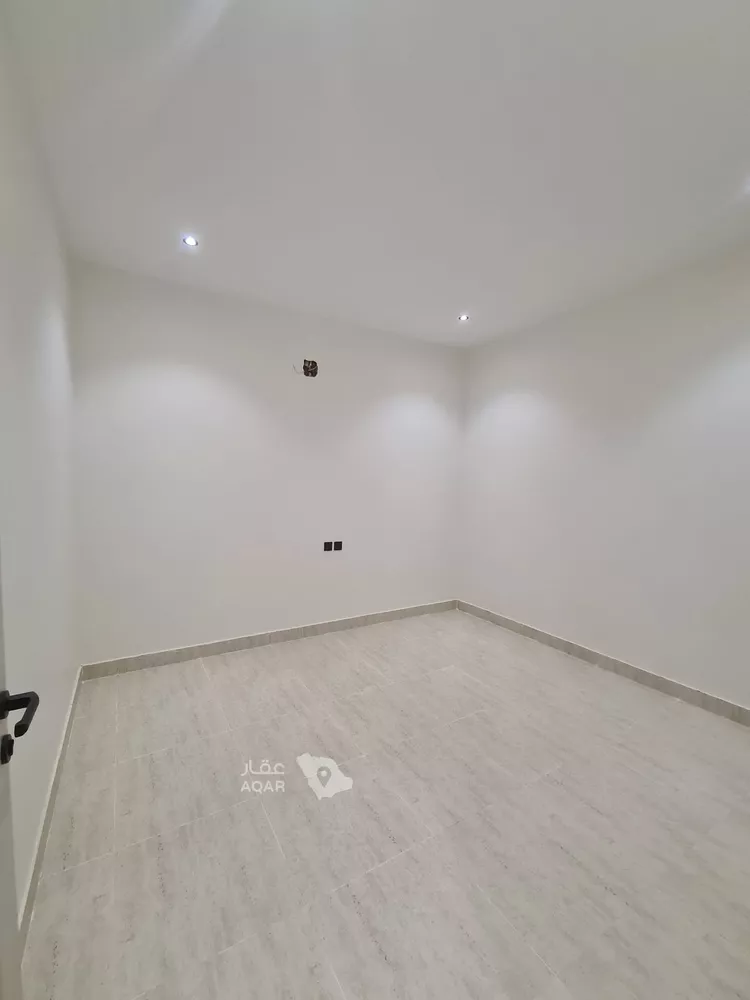 دور للبيع في شارع العزيزيه, حي طيبة, مدينة الرياض, منطقة الرياض 9