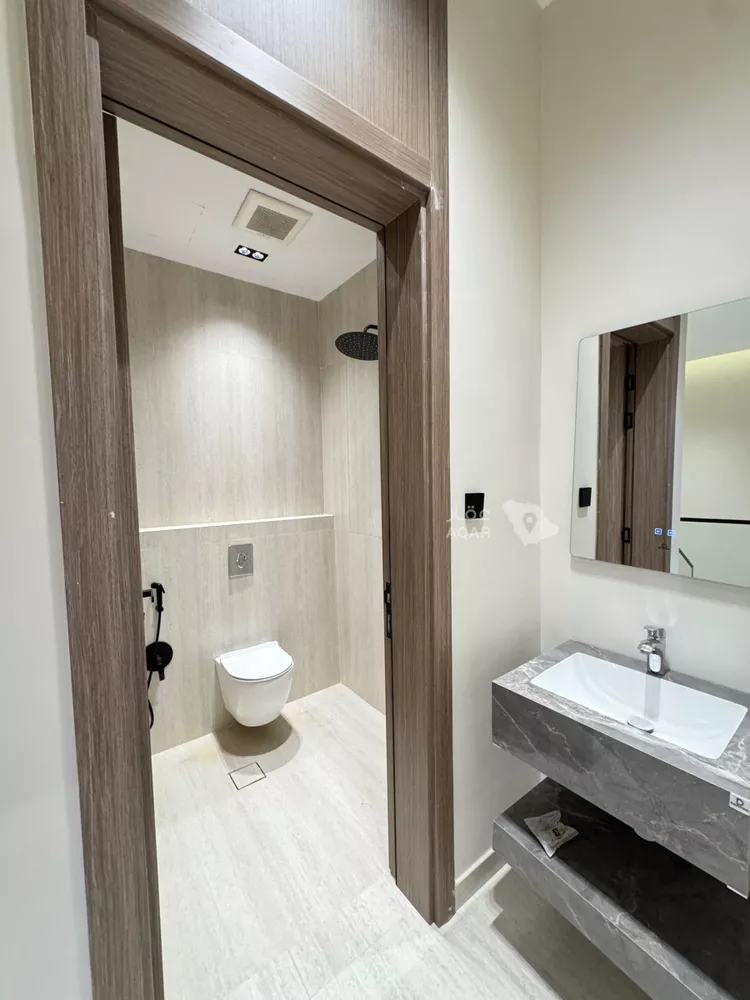 Floor for Sale in Riyadh Al Uraija Al Wusta 11