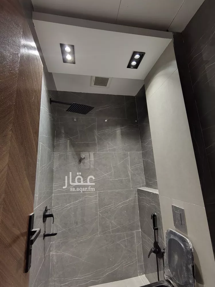 فيلا للبيع في شارع يعقوب بن أبي الفضل, حي عكاظ, مدينة الرياض, منطقة الرياض صورة 5