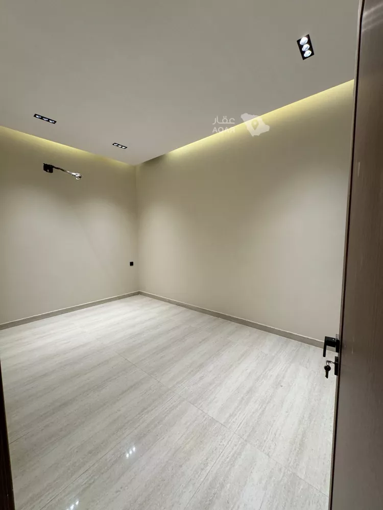 Floor for Sale in Riyadh Al Uraija Al Wusta 12