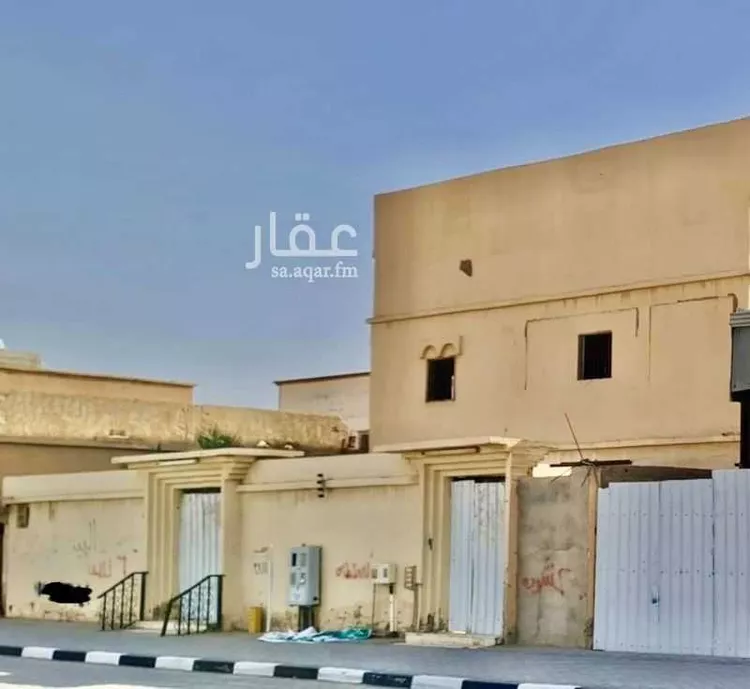 فيلا للبيع في شارع عبدالعزيز ال سعود, حي العزيزية, مدينة حفر الباطن, المنطقة الشرقية صورة 2