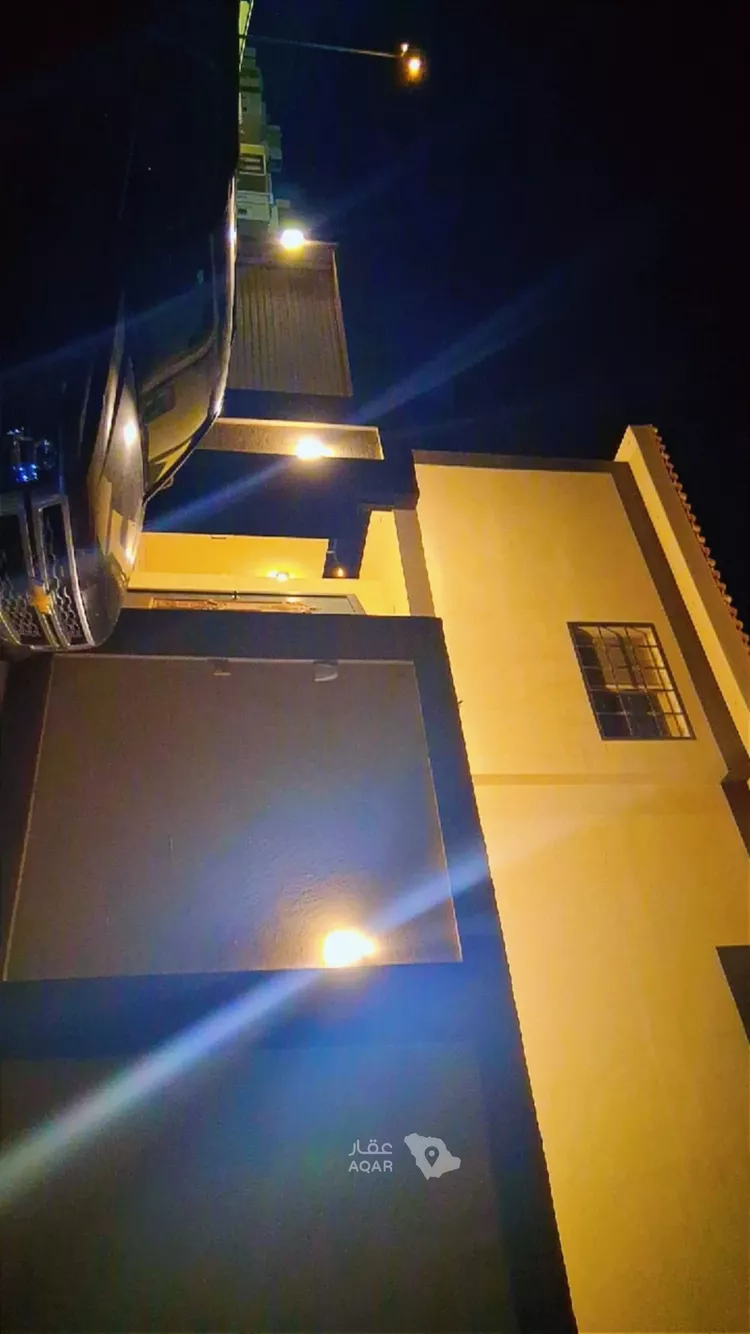 Floor for Rent in Riyadh Al Mahdiyah 5