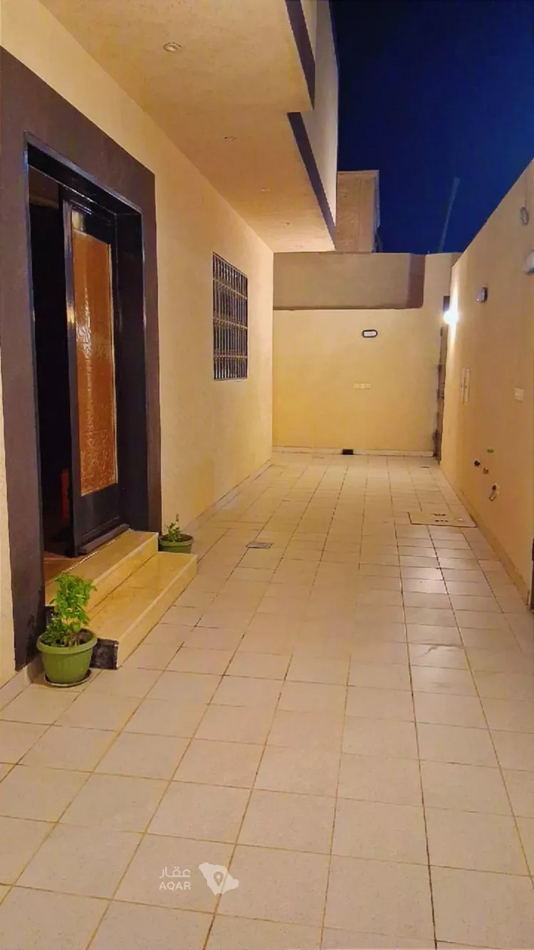 Floor for Rent in Riyadh Al Mahdiyah 4