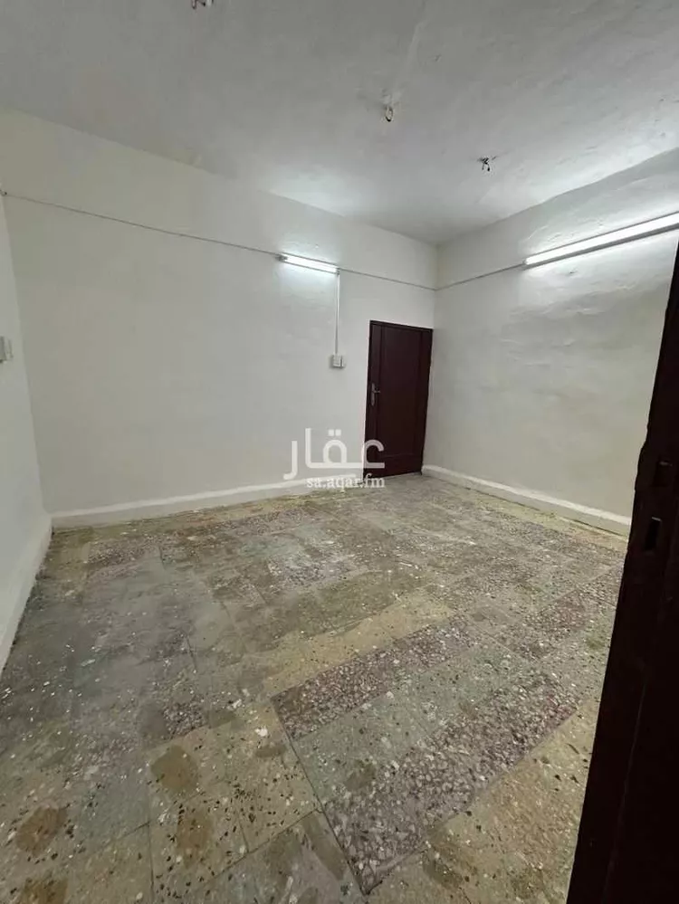 عمارة للإيجار في شارع مالك بن حمزة, حي مدينة العمال, مدينة الدمام, المنطقة الشرقية صورة 3