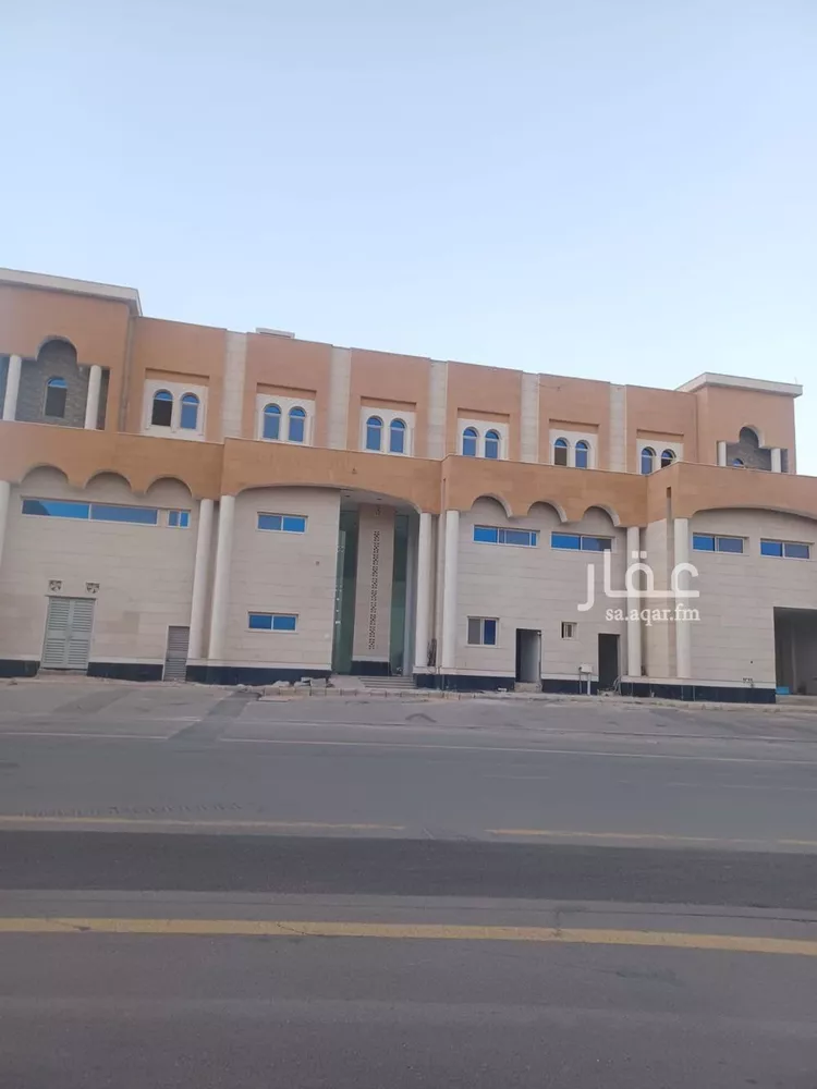 مجمع للإيجار في شارع علي بن أحمد الواحدي, حي الروضة, مدينة بريدة, منطقة القصيم