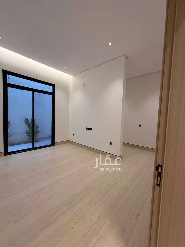 Floor for Sale in Riyadh Ar Rimal 12