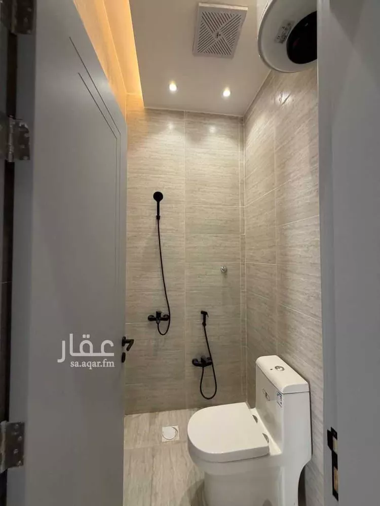 دور للبيع في شارع طبرجل, حي العزيزية, مدينة الرياض, منطقة الرياض صورة 2