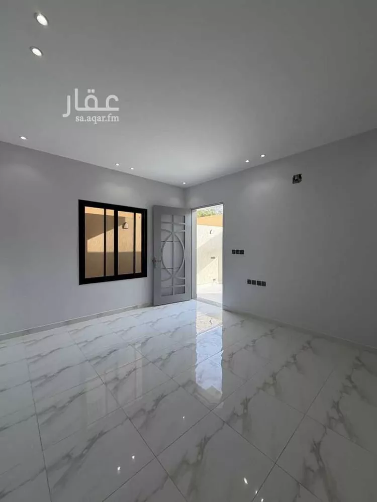 دور للبيع في شارع طبرجل, حي العزيزية, مدينة الرياض, منطقة الرياض صورة 3