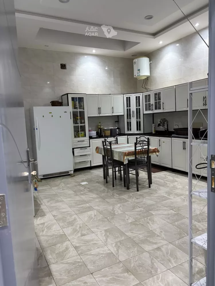 دور للبيع في شارع رقم 4, حي العزيزية, مدينة الرياض, منطقة الرياض 7