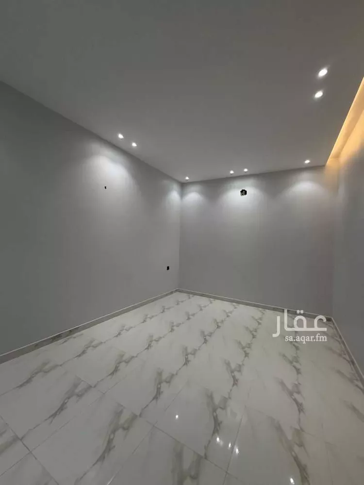 دور للبيع في شارع نهاوند, حي العزيزية, مدينة الرياض, منطقة الرياض صورة 3