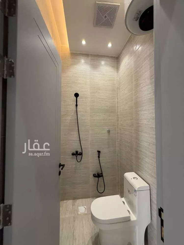 دور للبيع في شارع نهاوند, حي العزيزية, مدينة الرياض, منطقة الرياض صورة 2