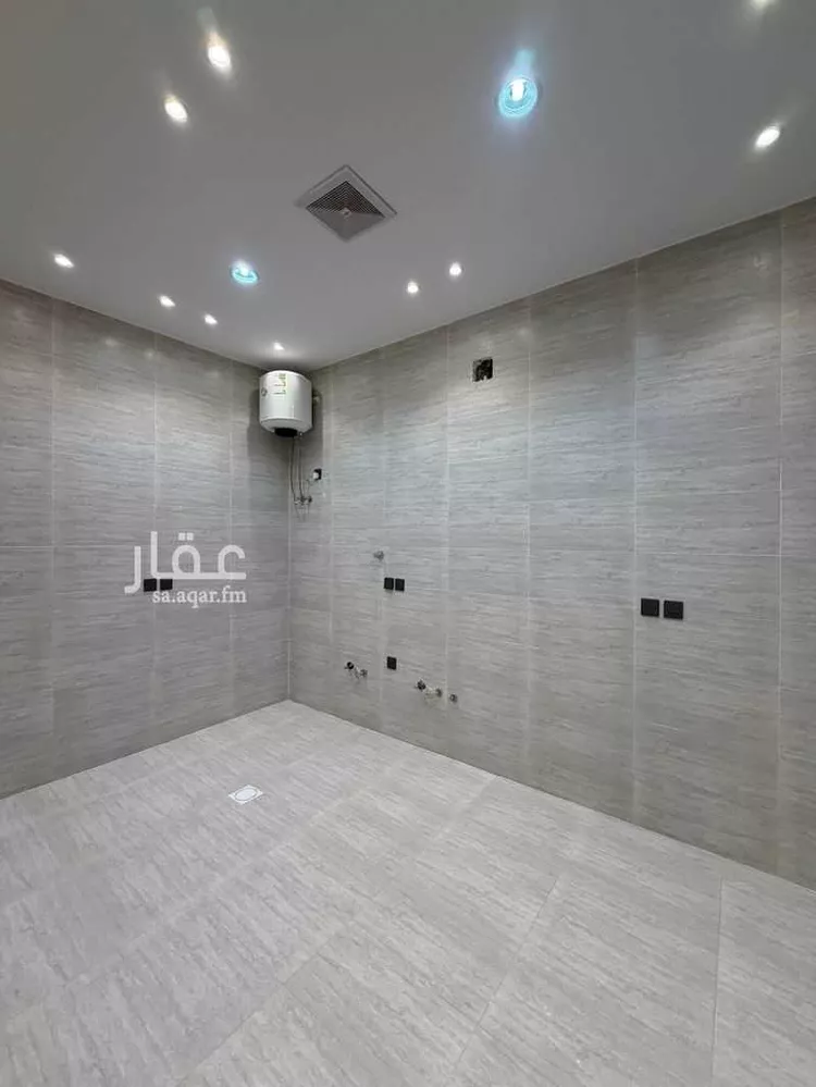 Floor for Sale in Riyadh Al Aziziyah 9