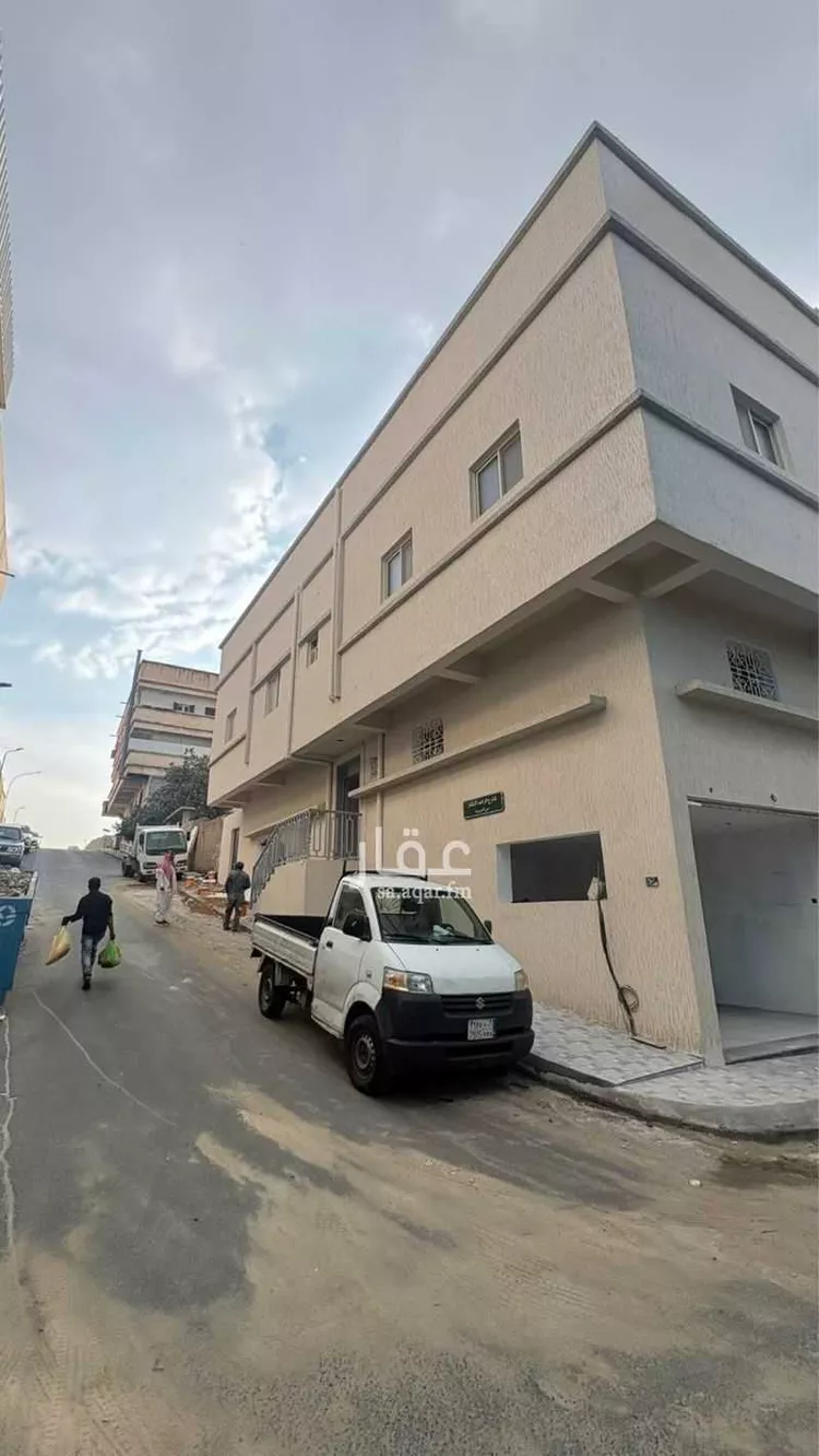 عمارة للإيجار في شارع الاريج ، حي العزيزية ، ابها ، منطقة عسير صورة 2