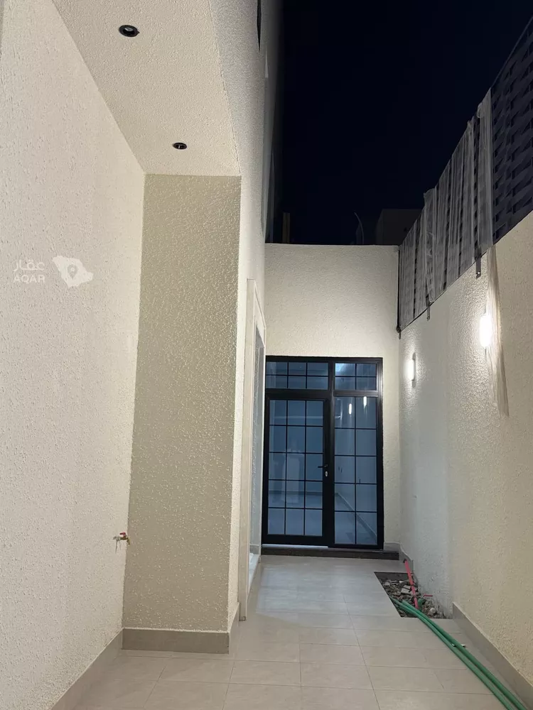 Floor for Sale in Riyadh Ad Duraihimiyah 9