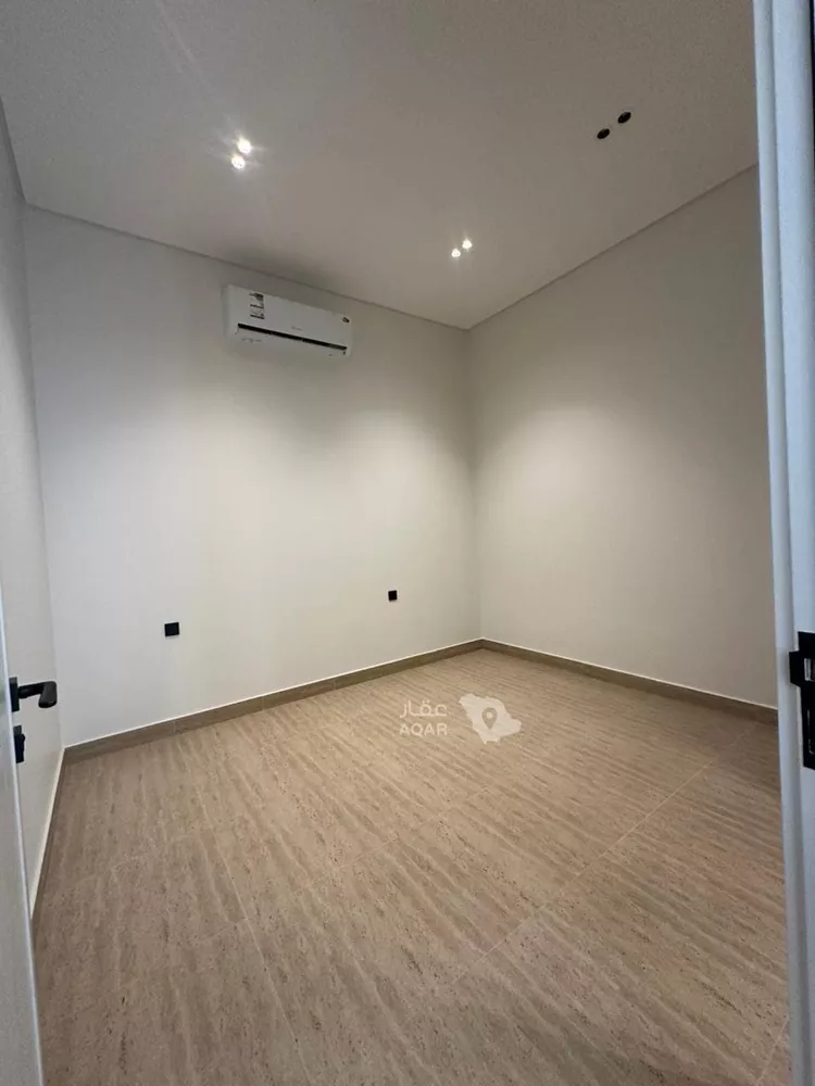 Floor for Rent in Riyadh Salah Ad Din 5