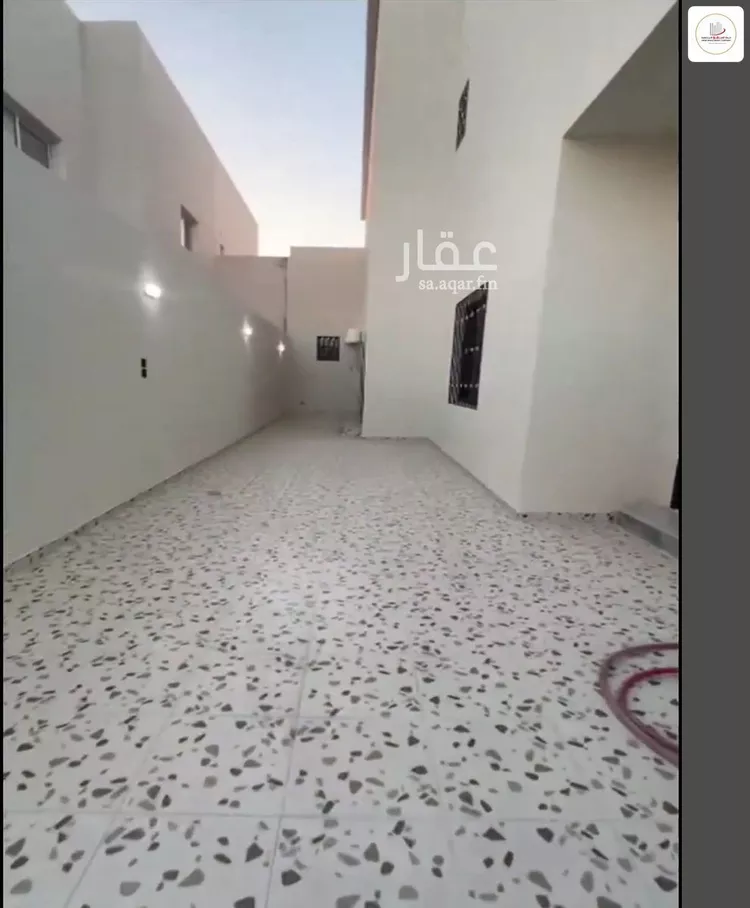 فيلا للبيع في شارع ابن شريح, حي الخزامى, مدينة عنيزة, منطقة القصيم صورة 5