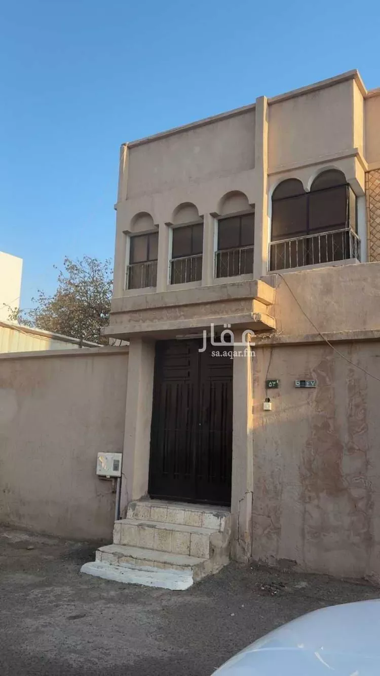 فيلا للبيع في شارع شارع عبادة بن الصامت, حي العزيزية, مدينة حائل, منطقة حائل