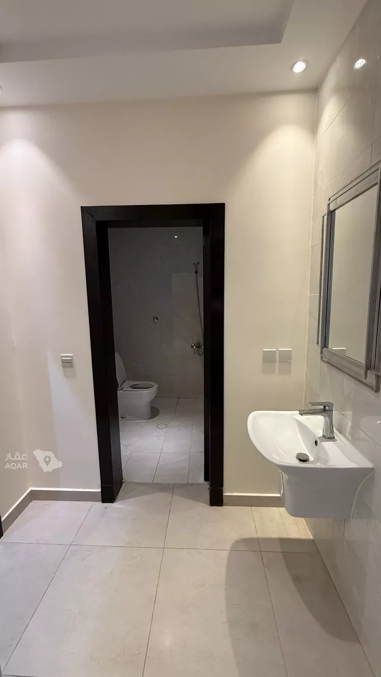 Floor for Rent in Riyadh Al Malqa 6