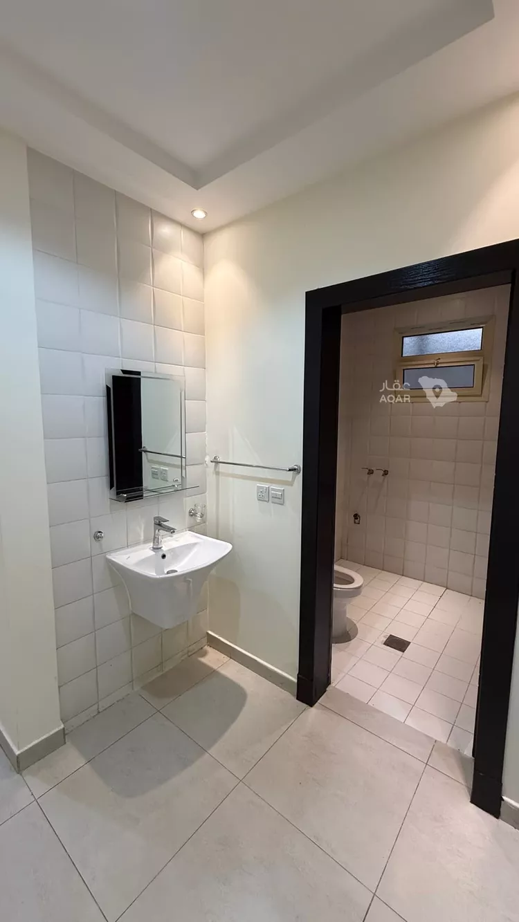 Floor for Rent in Riyadh Al Malqa 12