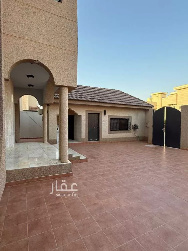 فيلا للبيع في شارع المهلهل بن المزرع, حي الروضة, مدينة بريدة, منطقة القصيم صورة 2